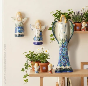Figura ceramiczna anioł Niebieskie Kwiaty Galia Ceramika Bolesławiec