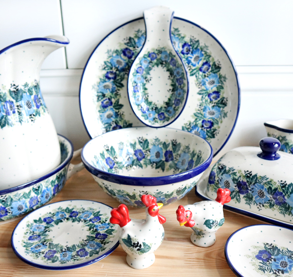 Ceramiczne naczynia, ręcznie malowane, ceramika artystyczna bolesławiec dekoracja 2839X wianek, chaber, niebieskie kwiaty