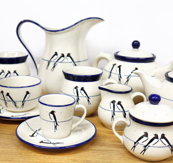 Ceramiczne naczynia, ręcznie malowane, ceramika artystyczna bolesławiec dekoracja U4831 jaskółki