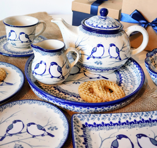 Ceramiczne naczynia, ręcznie malowane, ceramika artystyczna bolesławiec dekoracja U4830 białe gile, zima gile
