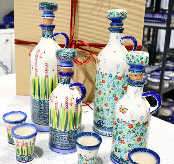 Ceramiczne naczynia, ręcznie malowane, ceramika artystyczna bolesławiec