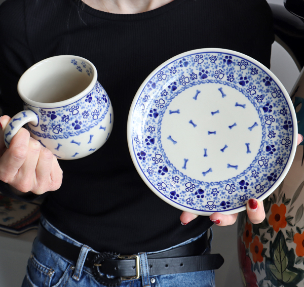 Ceramiczne naczynia, ręcznie malowane, ceramika artystyczna bolesławiec, manufaktura galia bolesławiec, dekoracja psia łapka pz2